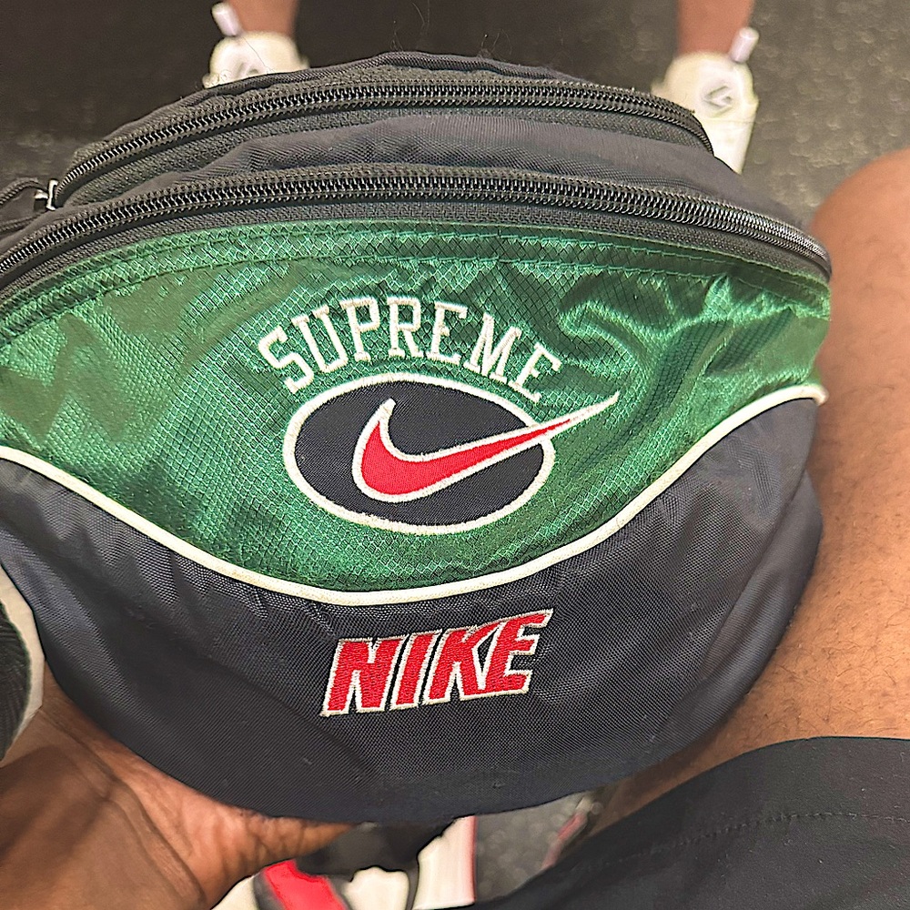 NIKE SUPREME FANNY PACK